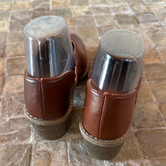 Universal thread Brown Leather Ankle Boots - Picture 2 of 7